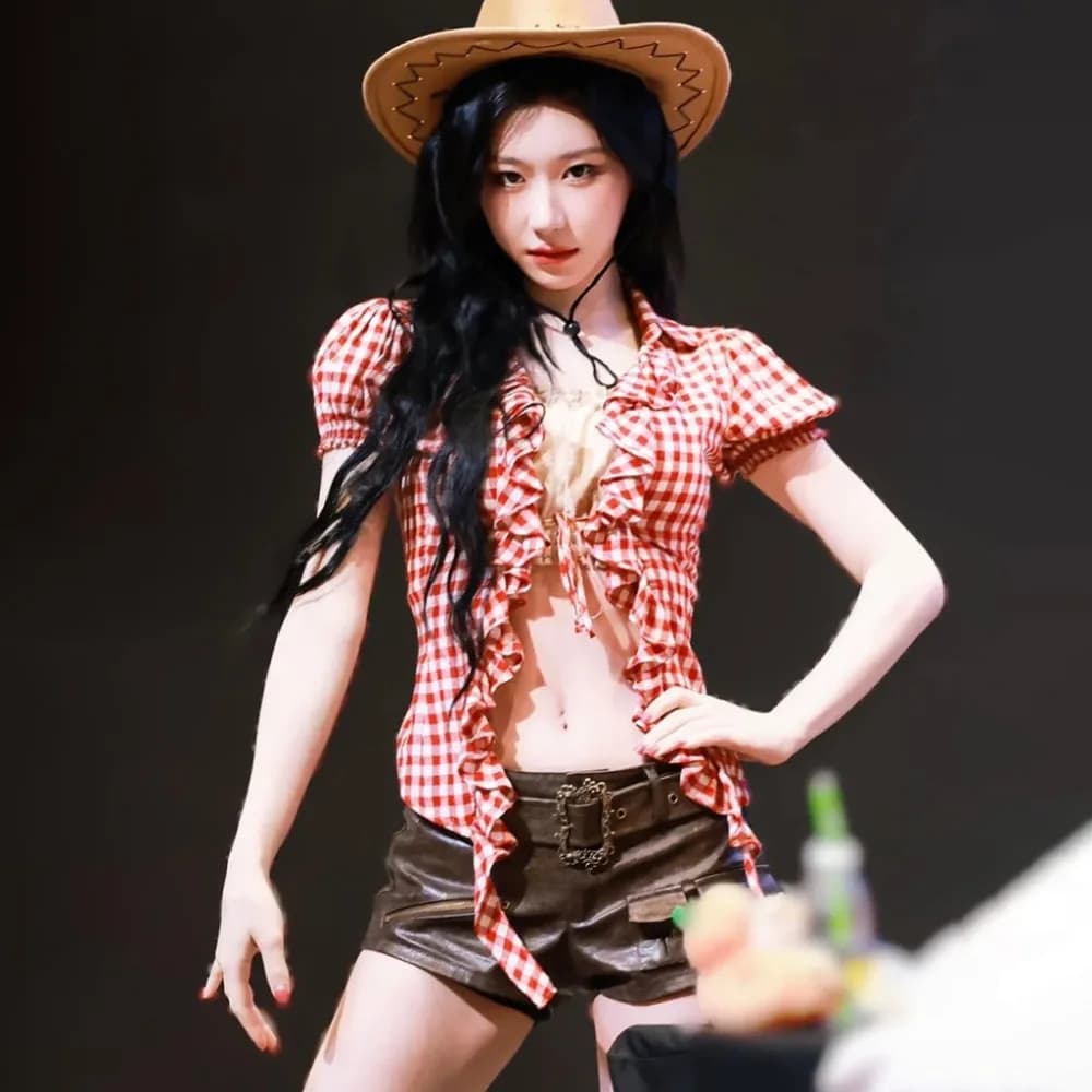 SylCue T-shirt scozzese rossa da donna con scollo a V maniche a sbuffo con lacci ombelico esposto nastri skinny volant design Y2K stile dolce streetwear