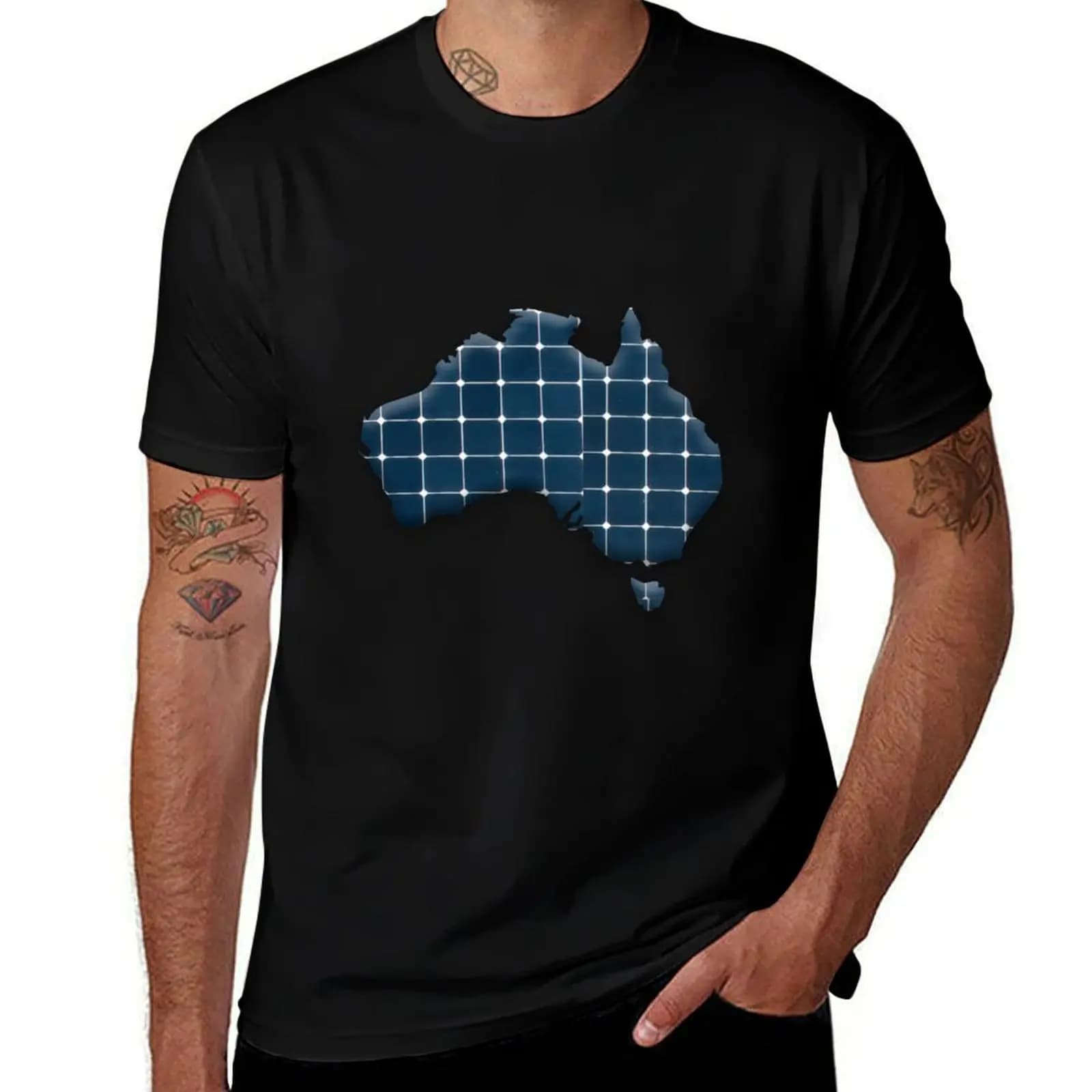 Mappa dell'Australia con pannelli solari fotovoltaici. T-shirt sportiva casual in cotone a maniche corte