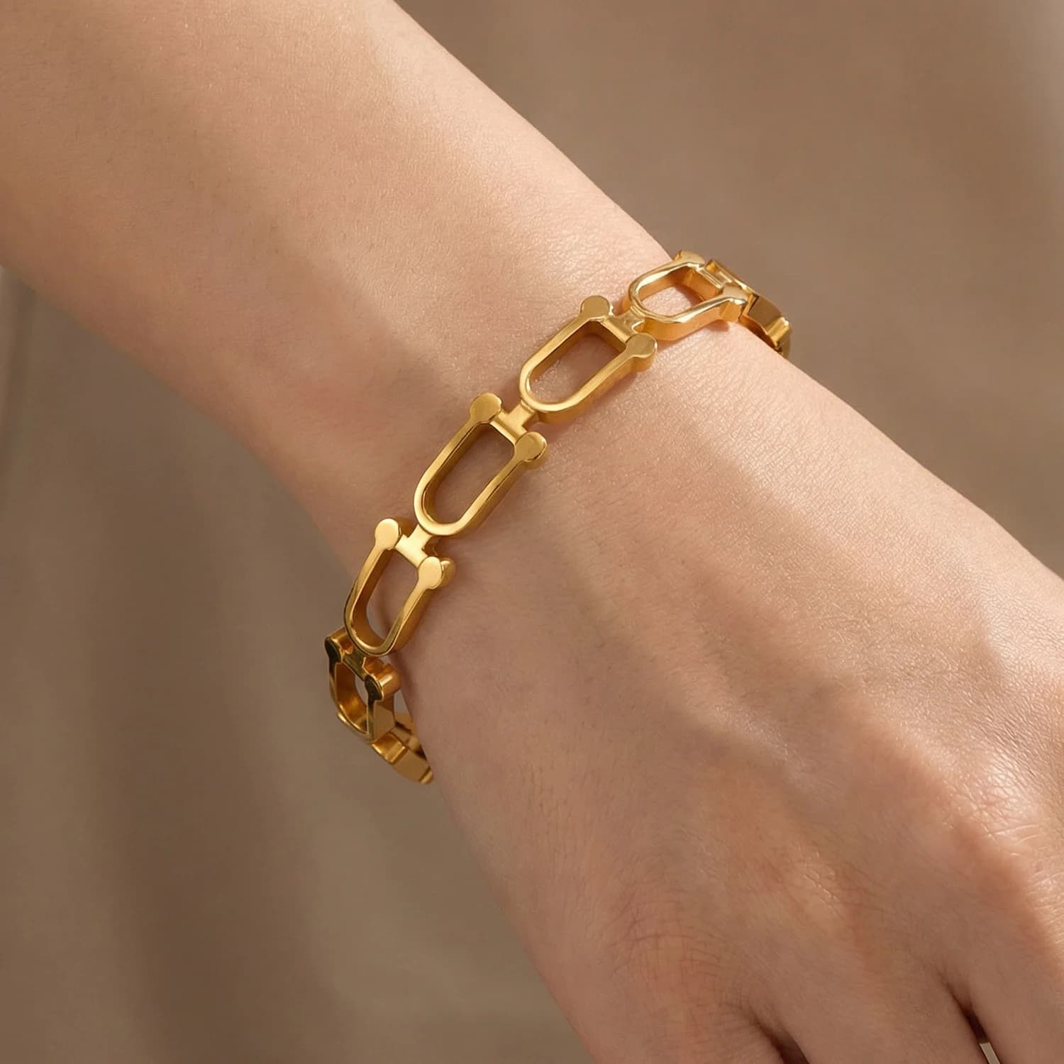 Elegante Bracciale a Catena U-Link in Acciaio Inossidabile 010 con Chiusura a Moschettone per Donne, Gioiello Geometrico Resistente e alla Moda