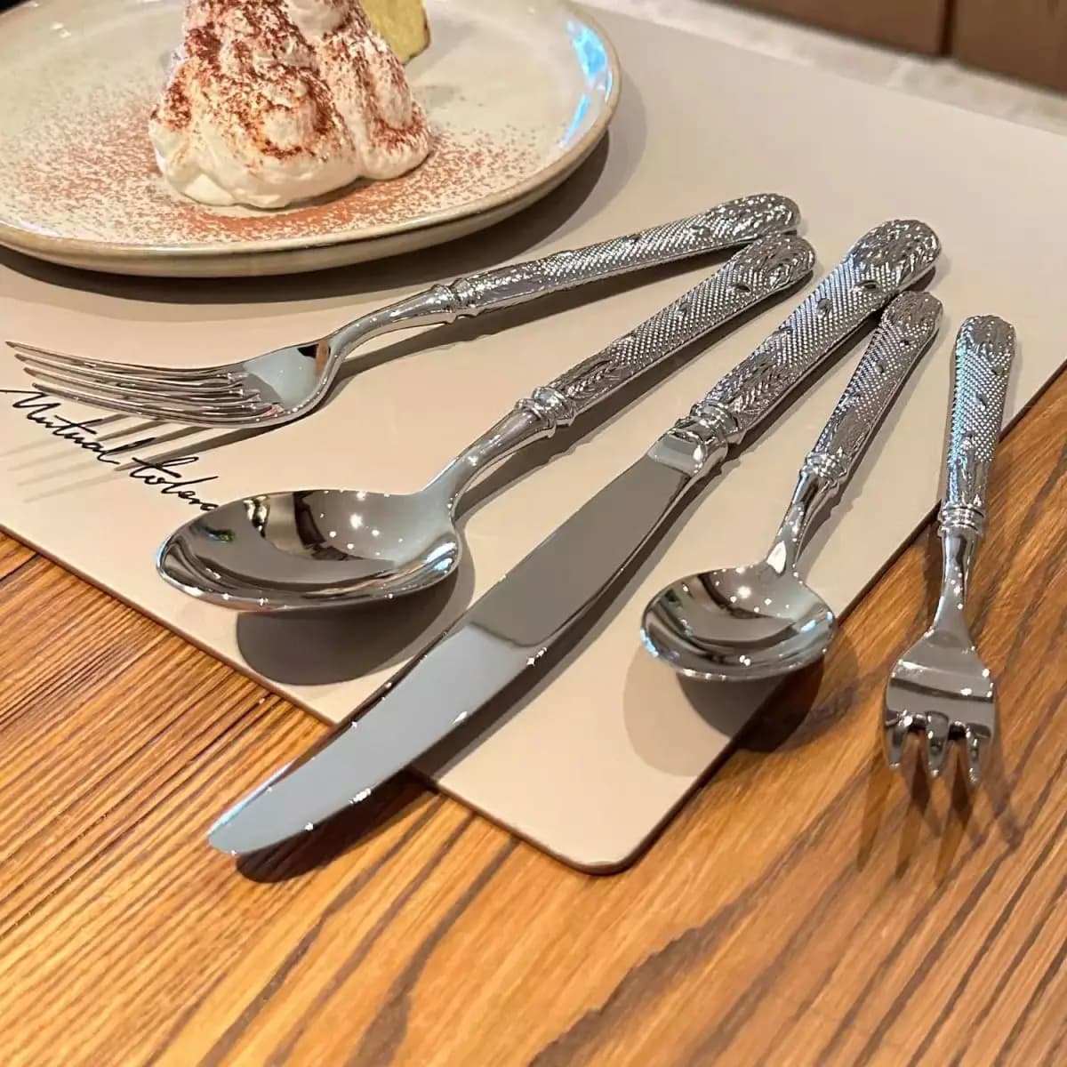 Set di posate in acciaio inossidabile 304 Coltello da bistecca in argento Forchetta Cucchiaio Stoviglie per uso domestico Forchetta da frutta per cucina Sala da pranzo Banchetto Bar