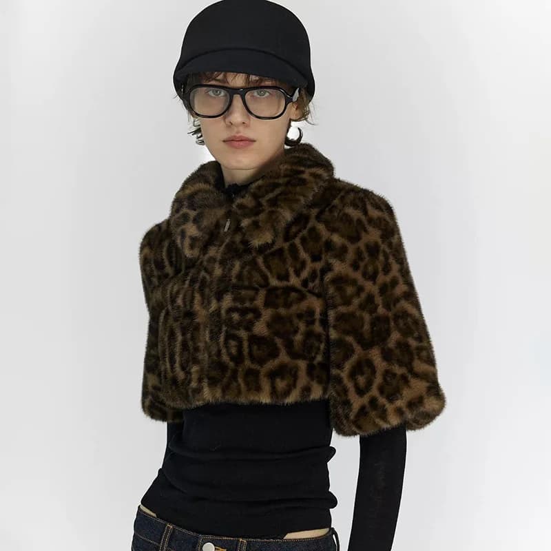 2026 New Women Leopard Print Cropped Jacket Fashion Streetwear Lapel Half Sleeve Short Coat Female Warm Fur Zipper Short Coat