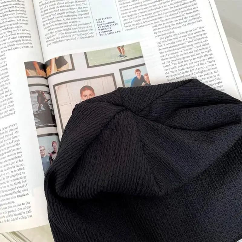 Low-bottom hats, in plush, with warm hood, for protection, all-fly