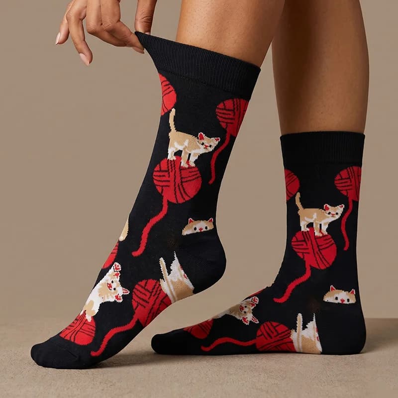 1 Pair of Unisex Socks with Black Cartoon Cat and Red Yarn Ball Pattern, Pure Black Ribbed Cuff, Polyester, Breathable, Fun, Mid-Calf Socks, Suitable for Everyday Wear