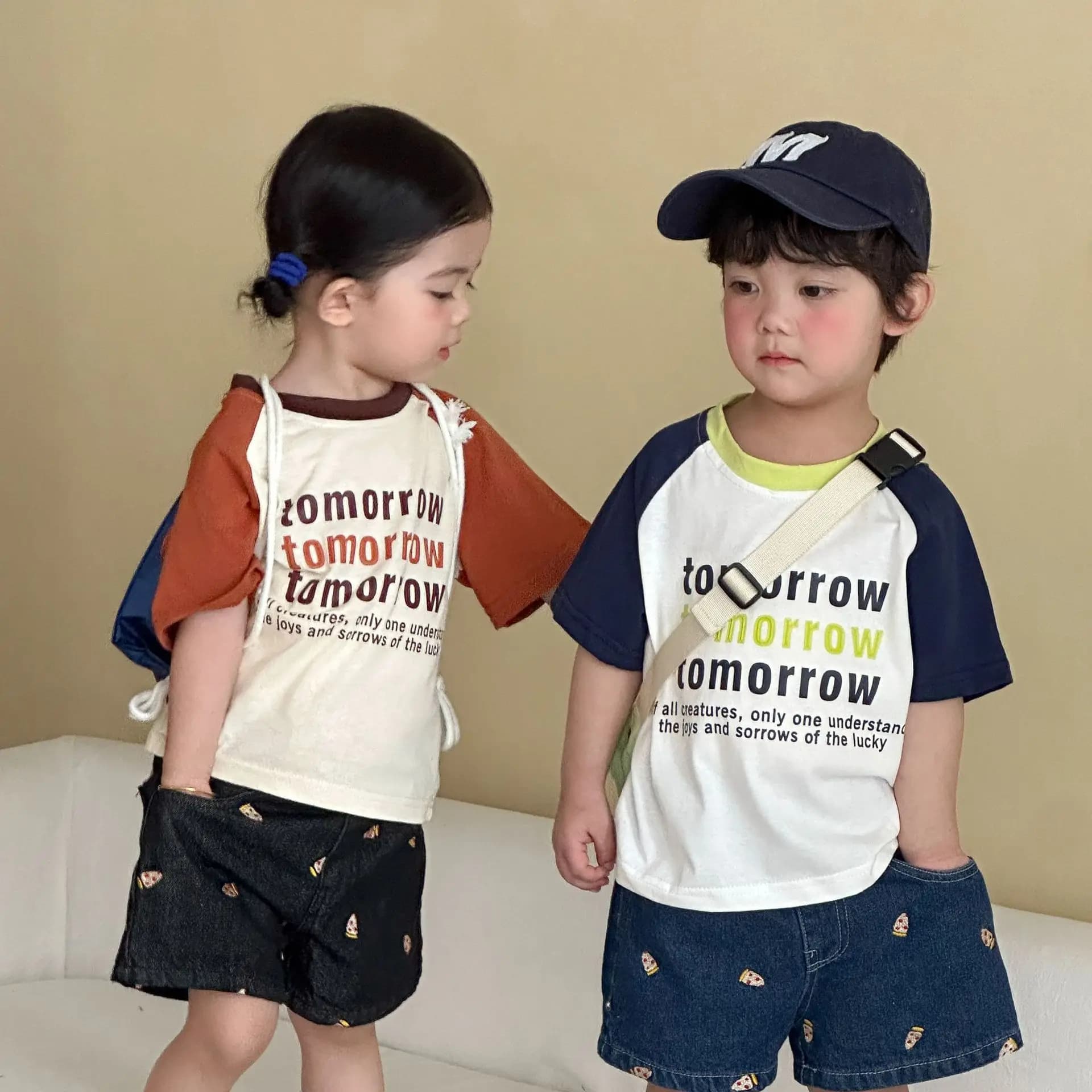 T-shirt per bambini Estate 2026, Maglietta a maniche corte per bambini e bambine, Stile coreano, in cotone con stampa a lettere, Top casual per bambini 1-10 anni