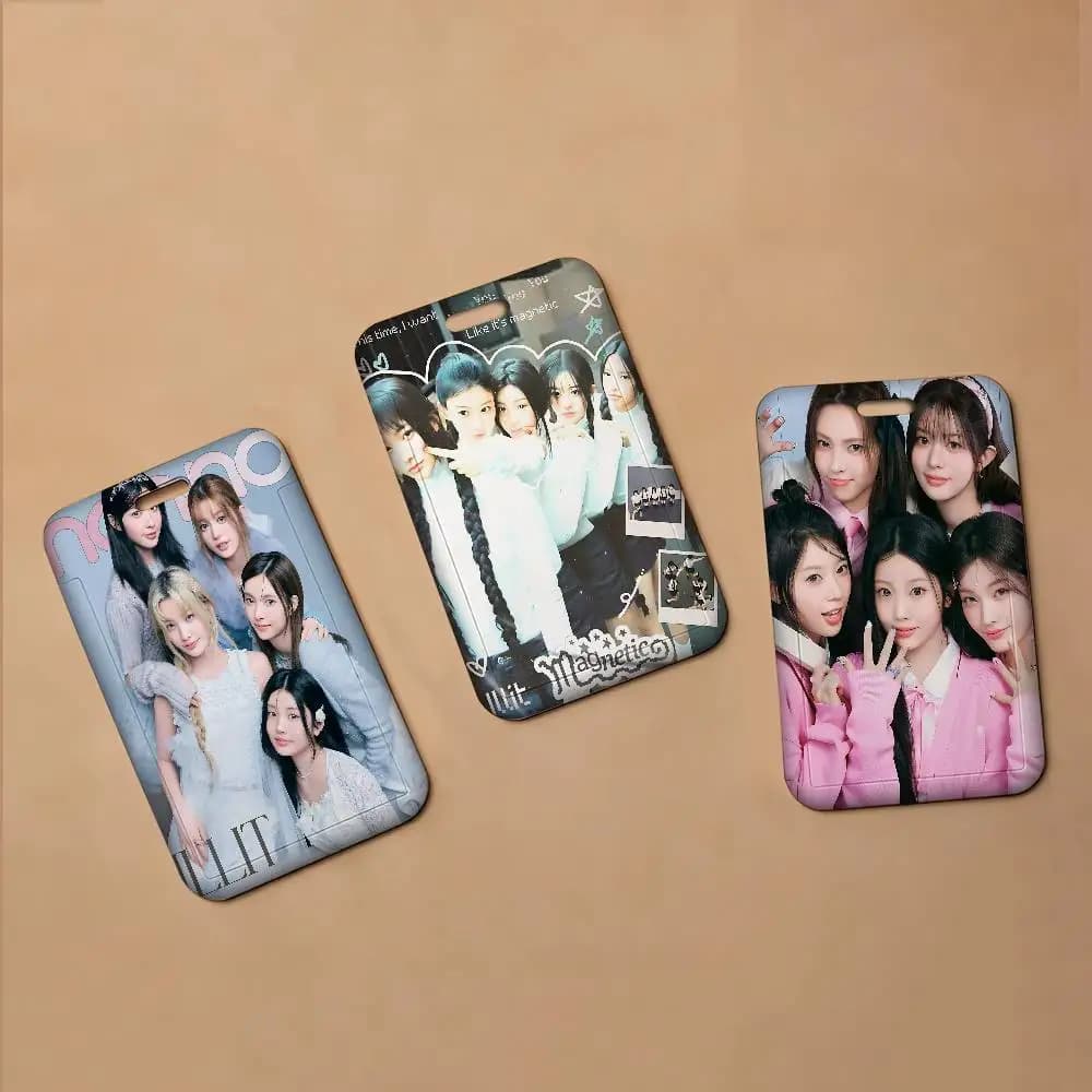 Porta Carte di Credito Kpop I-ILLIT Singer 1pz con Cordino, Porta Tessere Bancarie, Porta ID Bus, Porta Badge Studenti con Laccetto