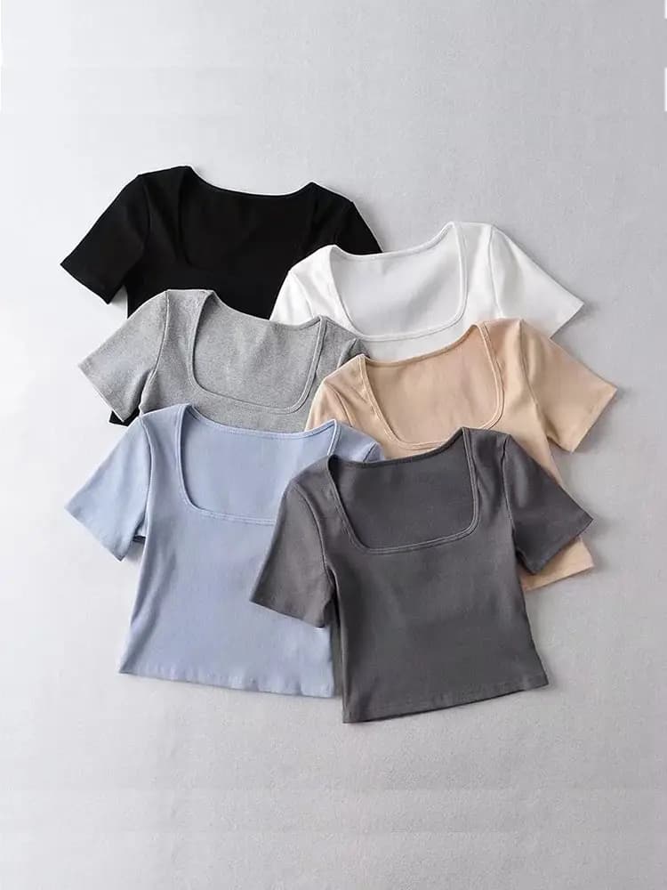 T-shirt corta da donna a maniche corte con collo quadrato a costine