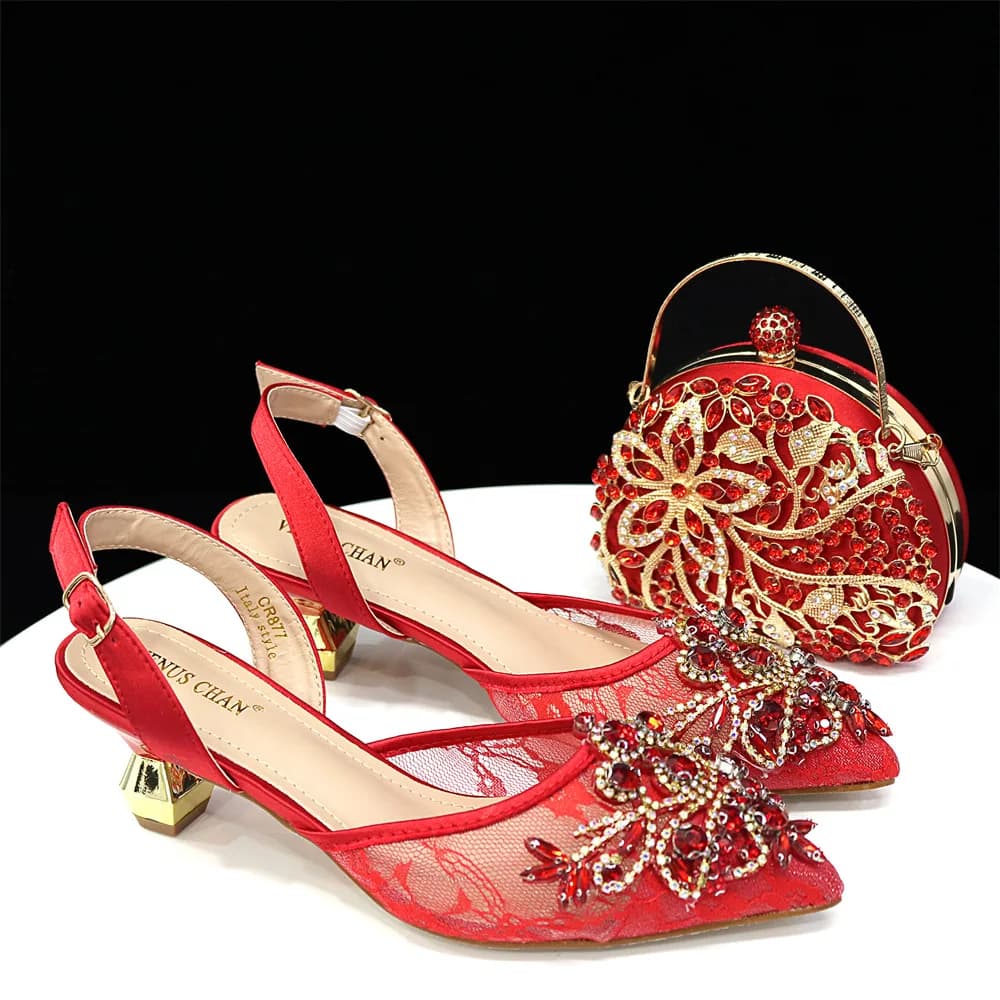 Tacchi alti con diamanti in raso di pizzo a punta, scarpe da sposa con borse, mini borse, combinazione di set di borse per scarpe