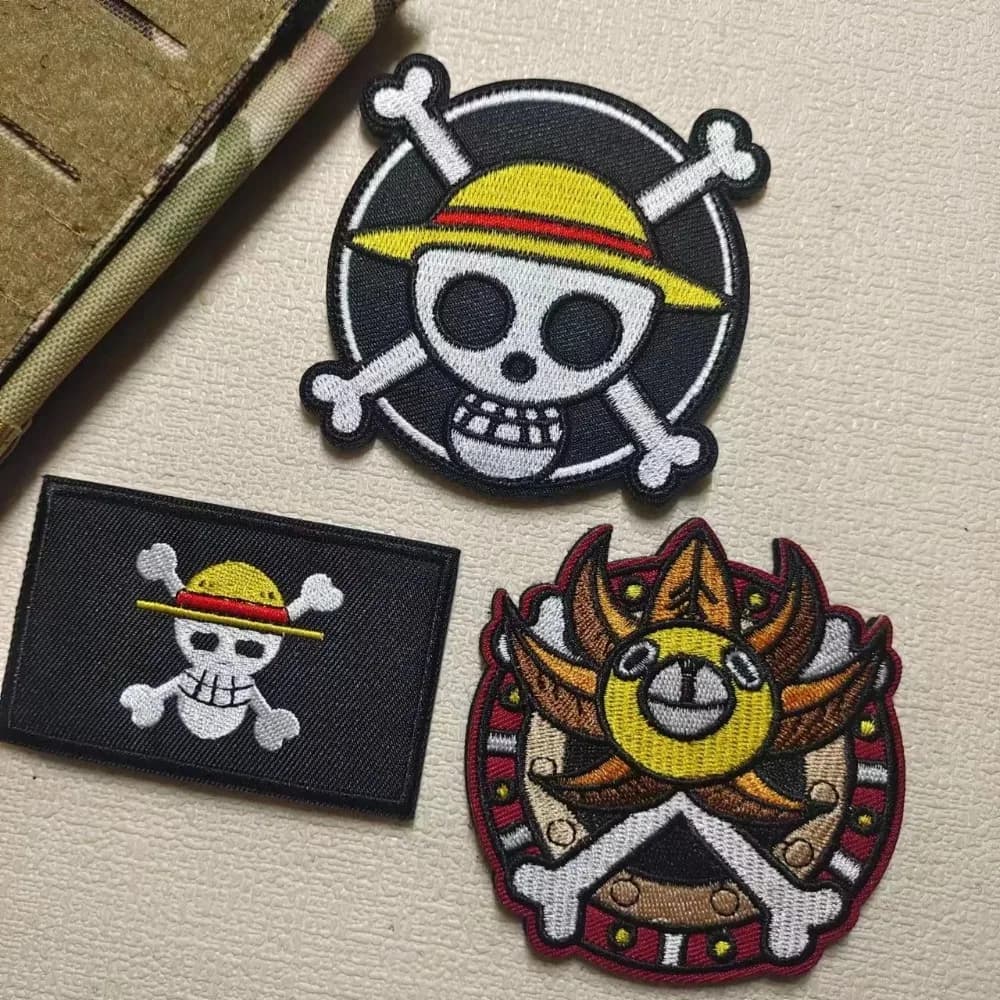 Patch in velcro ricamate a tema One Piece per abbigliamento di Rufy, distintivi e patch fai da te per zaini
