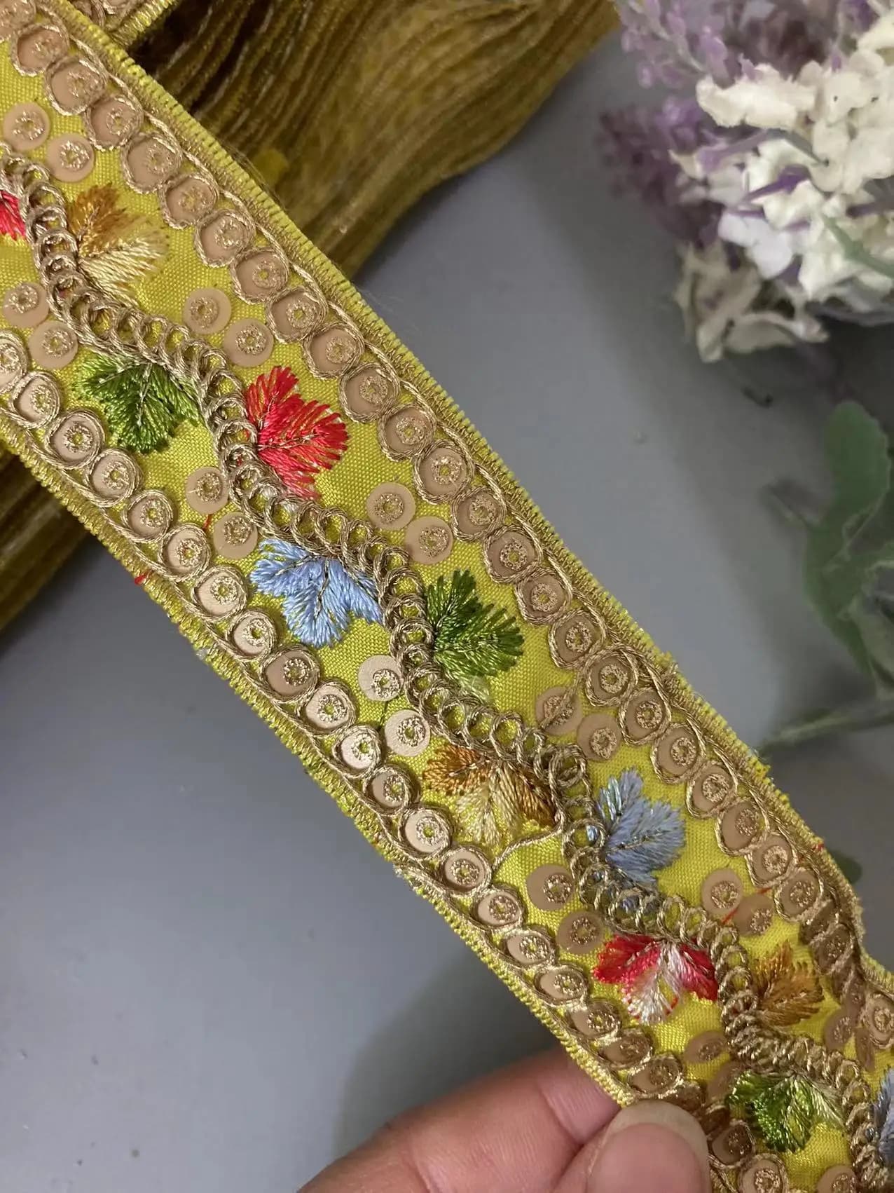 1 metro di tessuto in pizzo ricamato stile etnico giallo da 3,5 cm per cucito, borse, artigianato, filo dorato, paillettes, accessori per abbigliamento