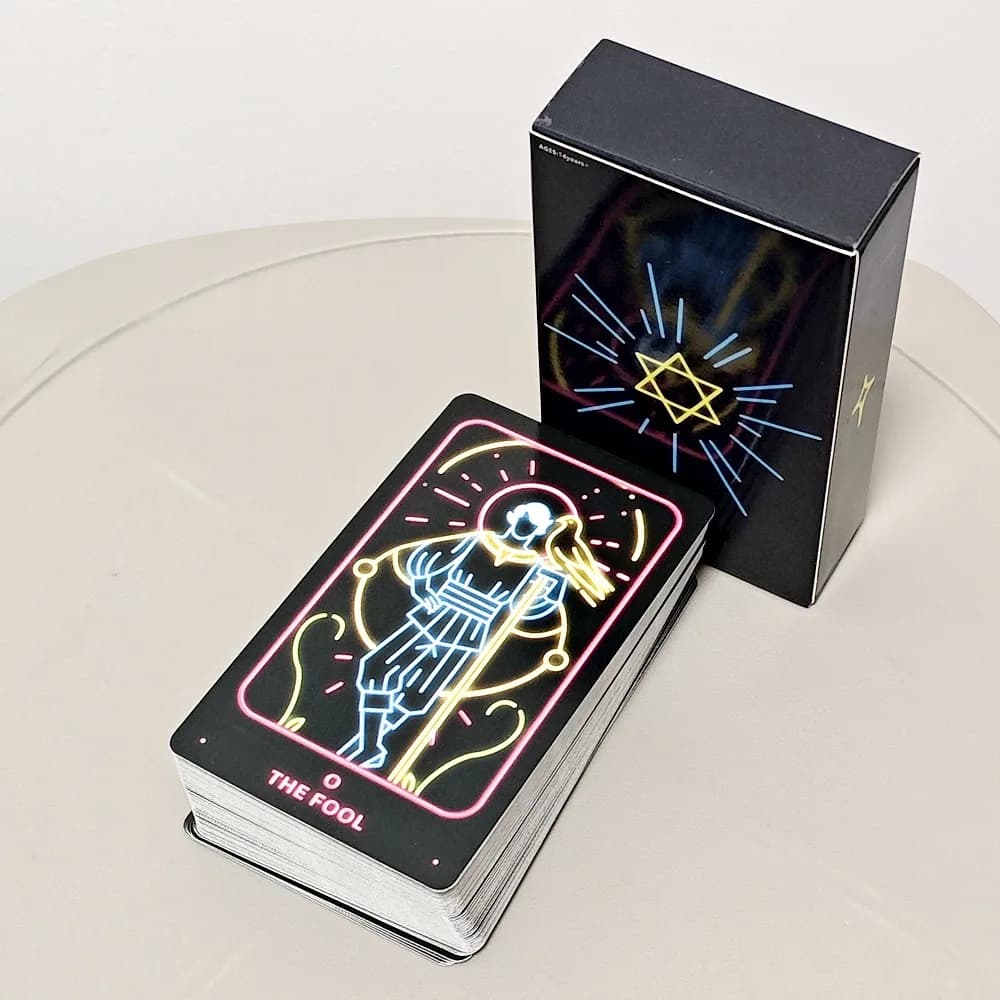 Mazzo di tarocchi semplice e moderno e minimalista ispirato al neon Rider-Waite 78 carte per principianti e professionisti 10,3 * 6 cm