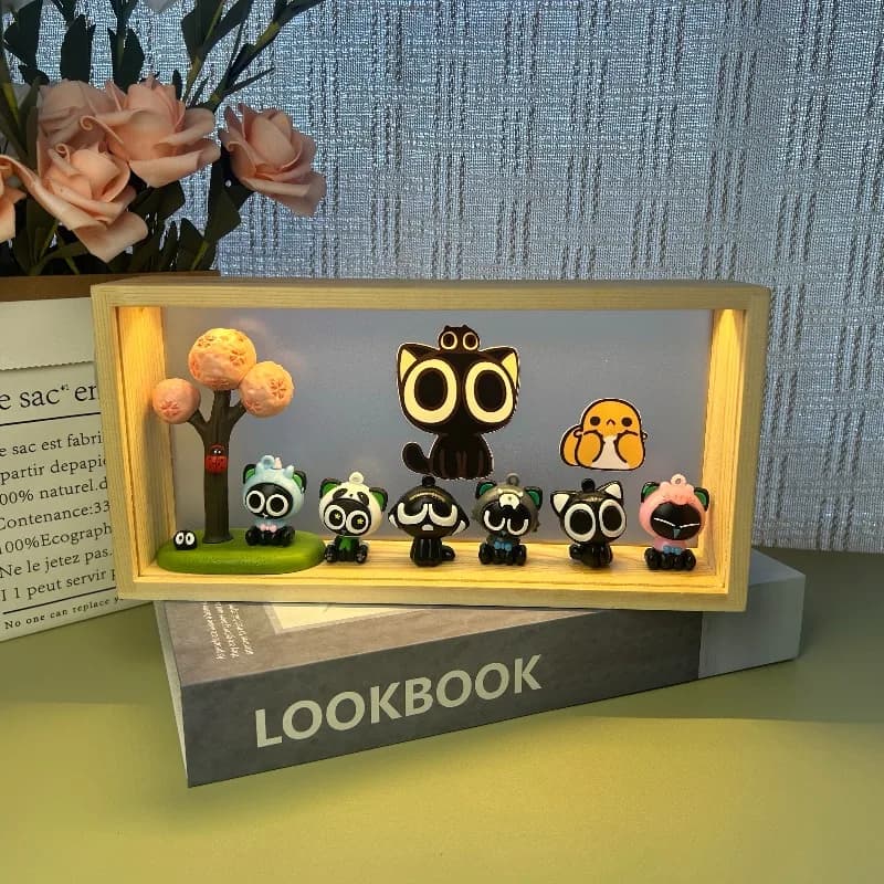 Cornice Luminosa a LED con Figura di Luo Xiaohei, Luce Notturna con Scena Anime di Gatti Carini per Decorazione Camera da Letto e Scrivania, Regalo Perfetto