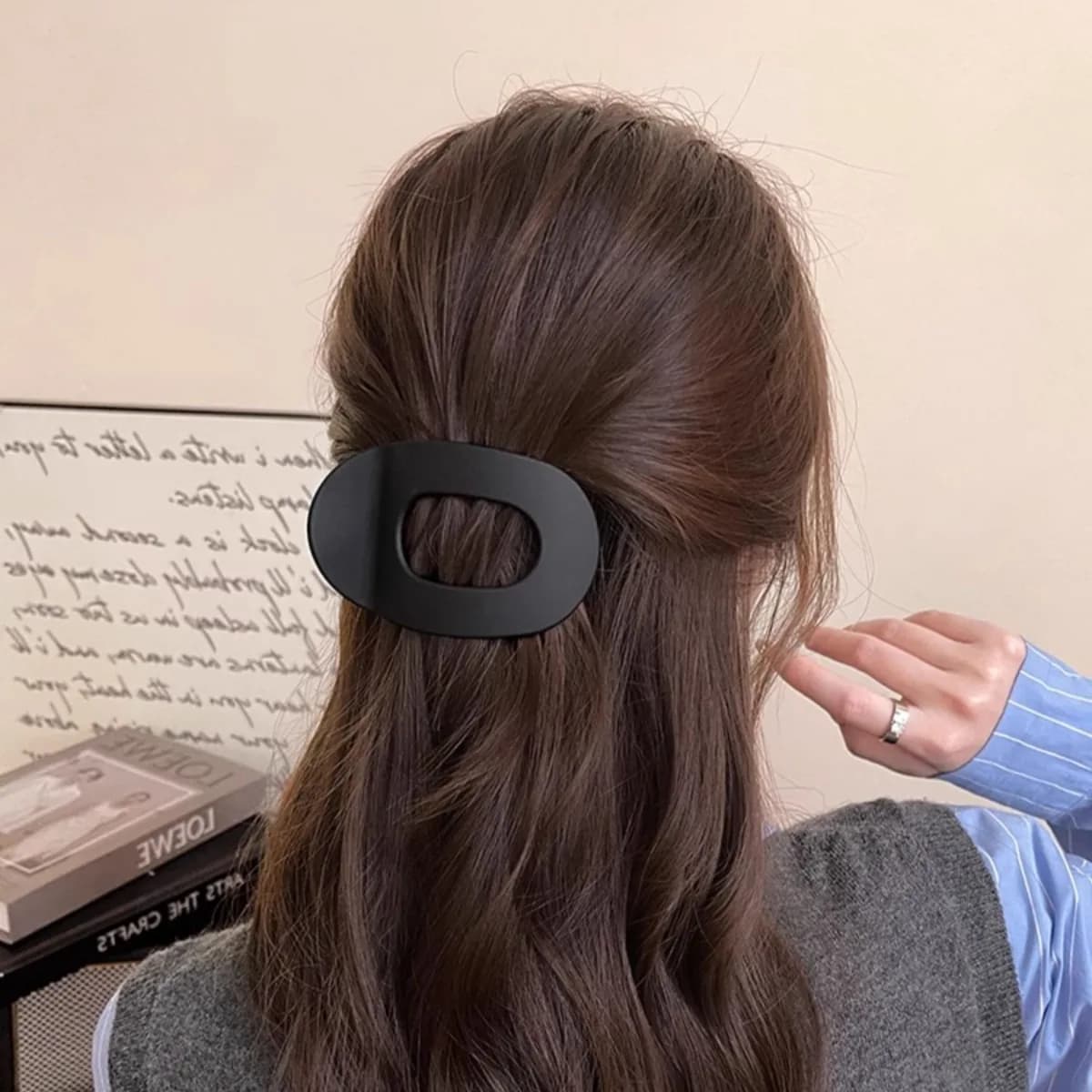 Large hair clips for duck beak, fashionable hair clips for hairstyles, portable and durable hair accessories for women and girls, to wear every day