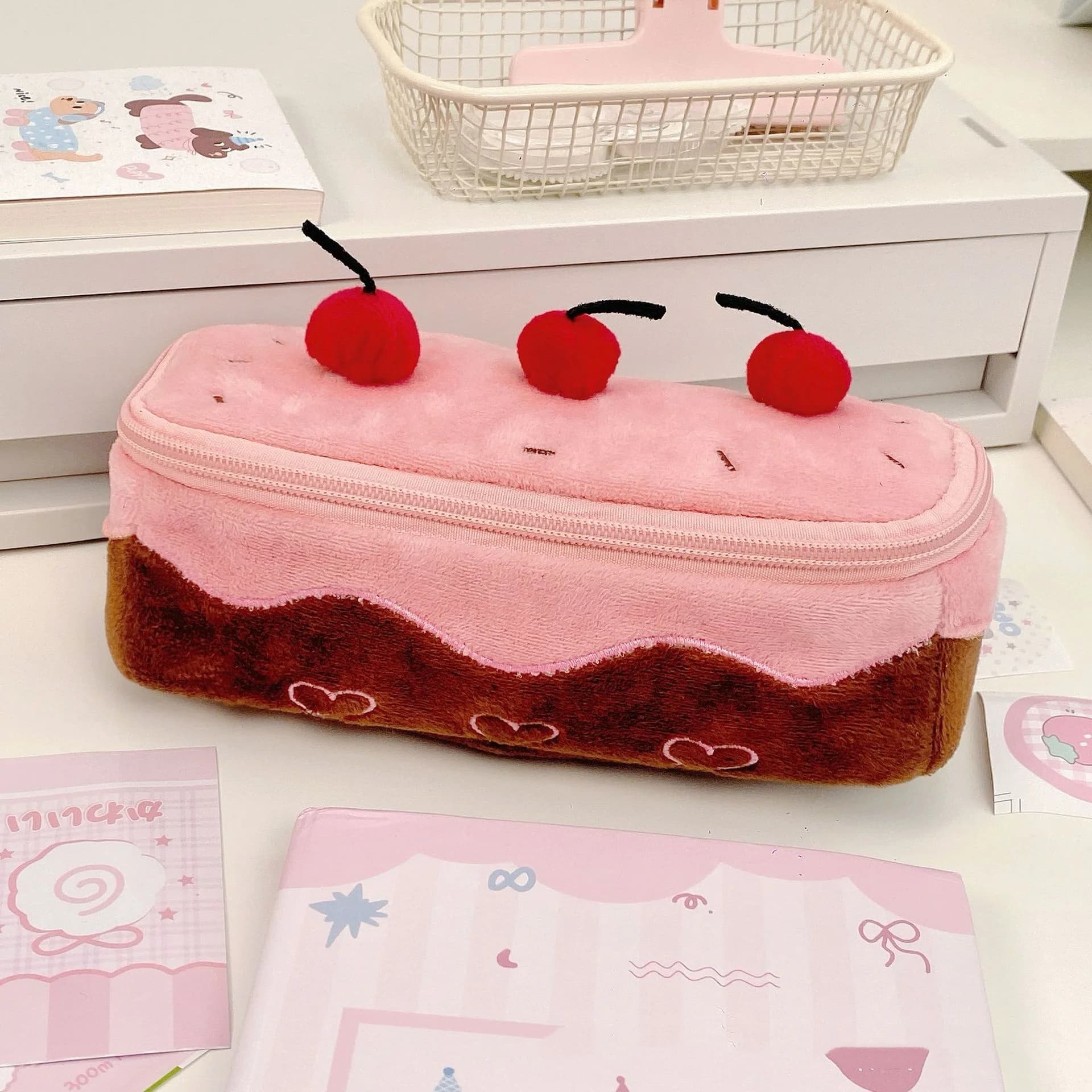 Plush Makeup Bag Cute Cake shape Cosmetic Bag Women Jewelry Storage Bag Girl Organizer Zipper Toiletry Bag Washing Pouch