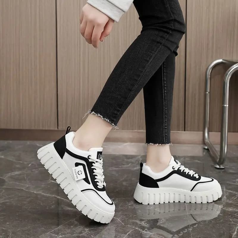Women's Thick Bottom Mi White Sports Shoes Spring 2024 New Style Versatile Flat Bottom Summer Lightweight Platform Sneakers