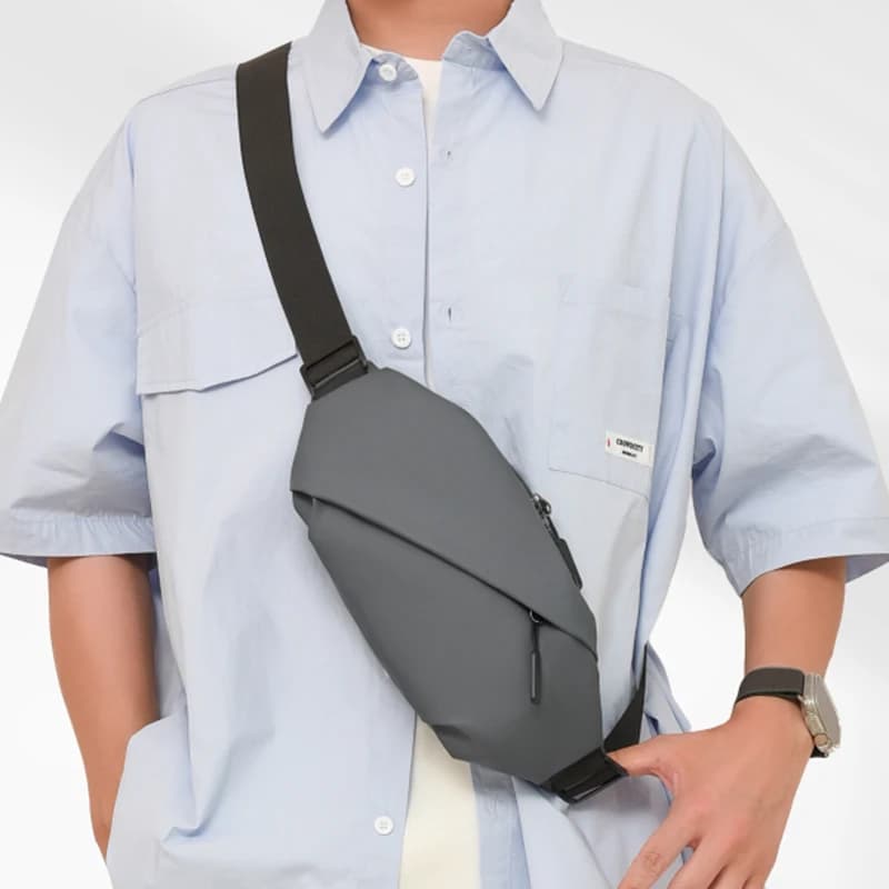 Fashionable men's chest bag with adjustable shoulder straps, suitable for sports, mountaineering, daily life and other scenarios