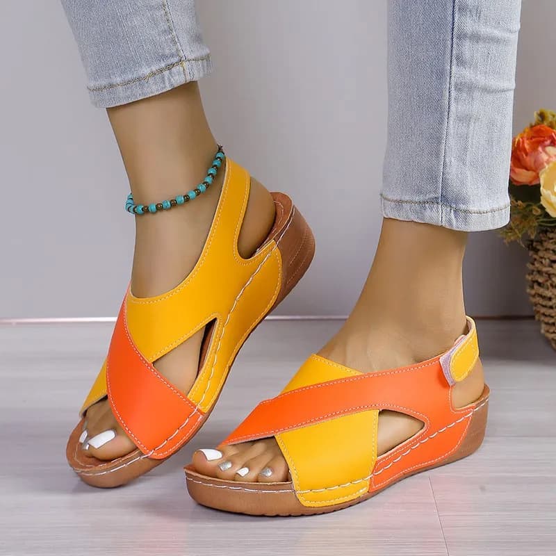 Sandali romani color block con fondo spesso alla moda estivo 2025 con sandali da spiaggia open toe in velcro con fondo in pan di spagna