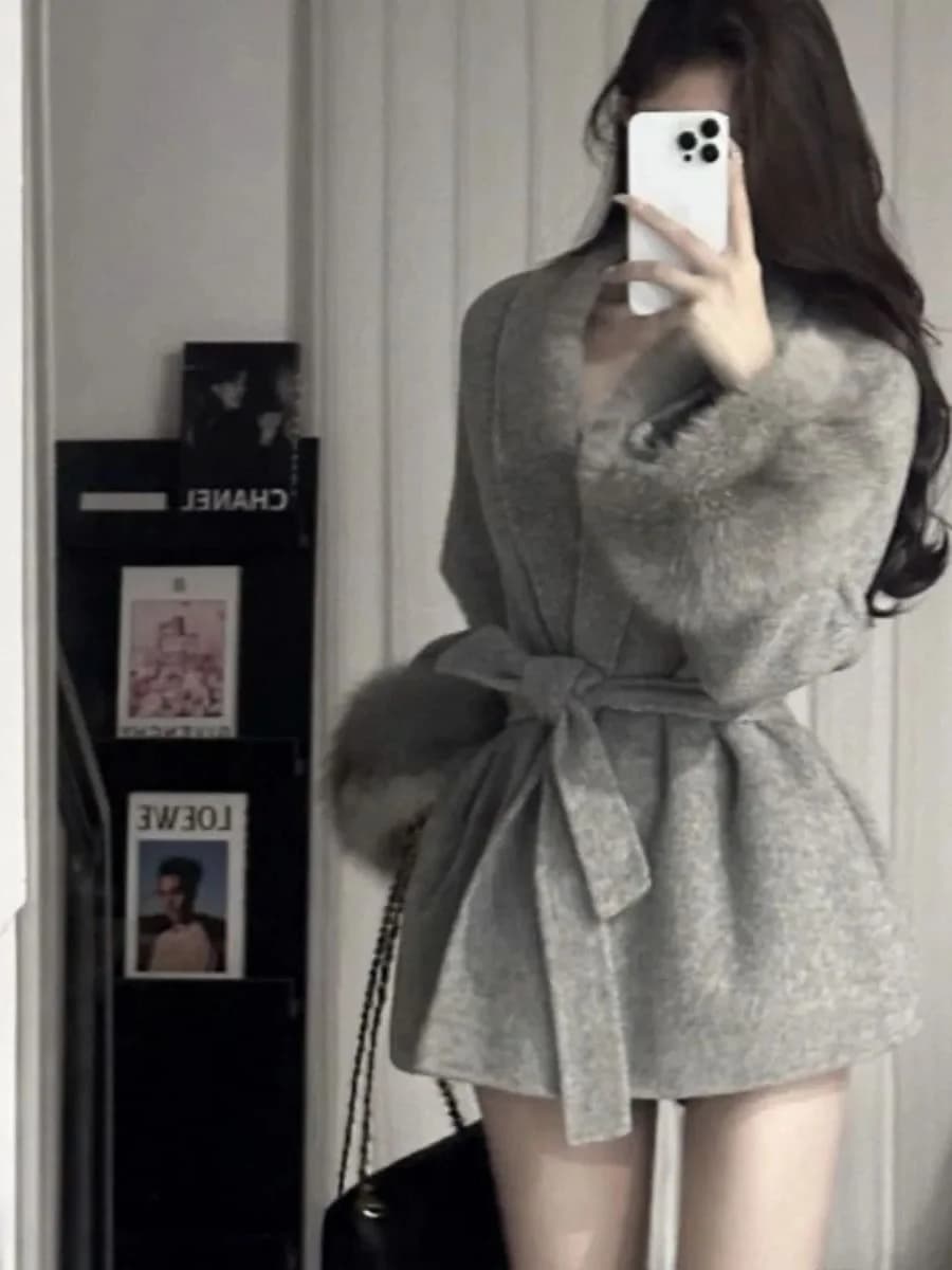 Elegante Cappotto in Lana Grigio da Donna, Cappotto Invernale alla Moda con Cintura, Lunghezza Media, Caldo e Lusinghiero, Esclusivo E-commerce