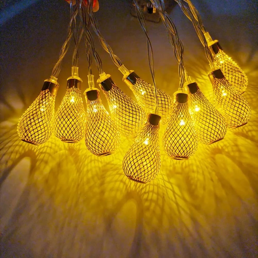 Luci a stringa LED a goccia d'acqua/cuore dorato in rete metallica, 1 pezzo, per decorazioni fai da te romantiche per Natale, camera da letto, feste, alimentate a batteria