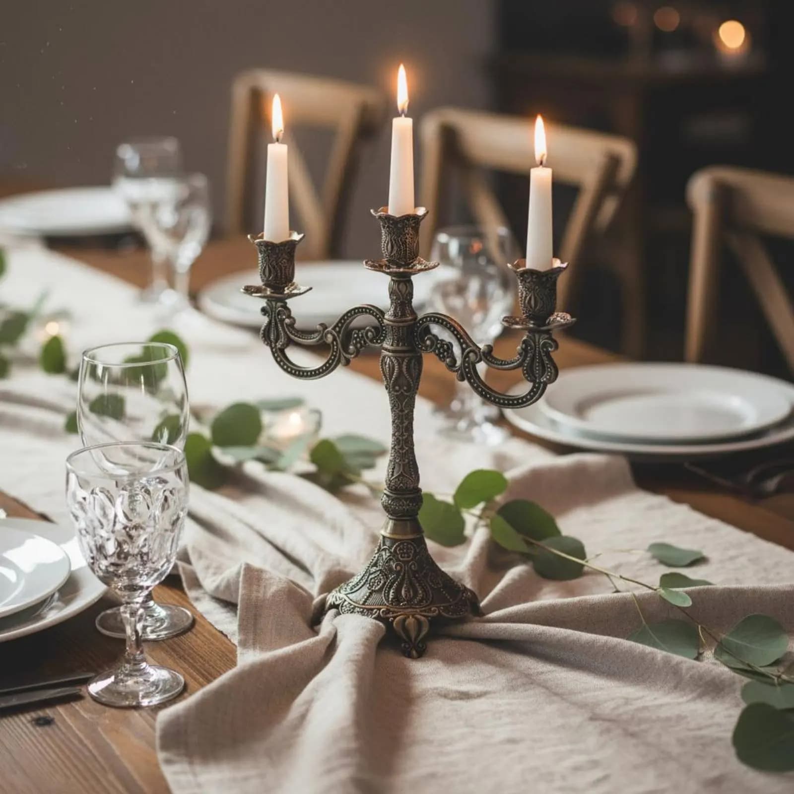 Candelabro dal Design Europeo, Romantico Portacandele in Metallo Vintage, Elegante Centrotavola, Candelabro in Metallo Ornato