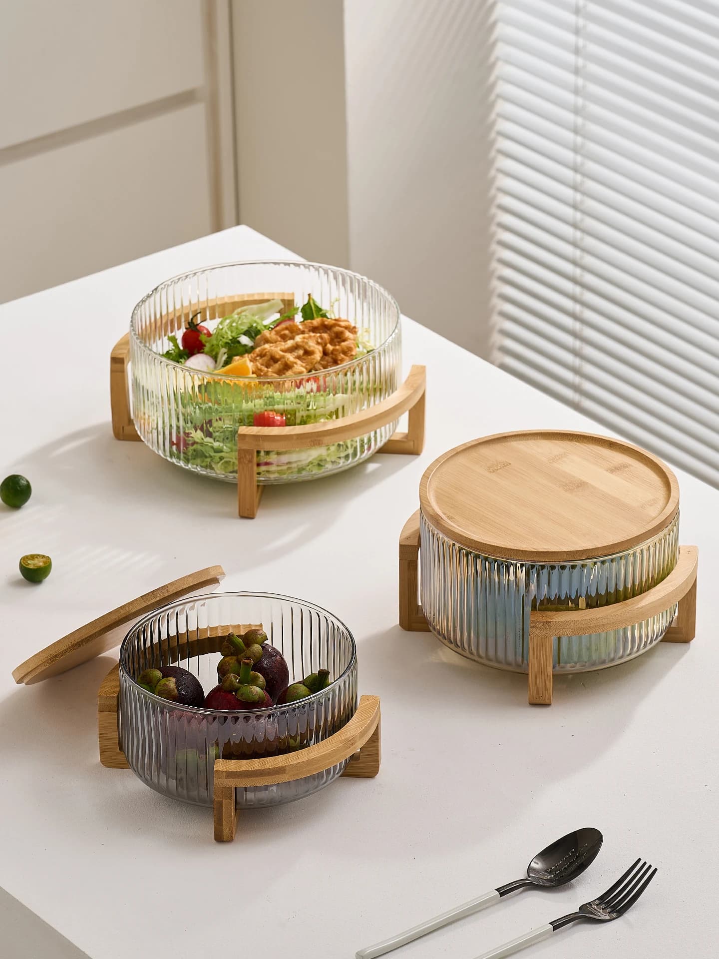 Simple Vertical Striped Glass Fruit Bowl Salad Bowl Self-Service Cold Dish Basin with Lid Storage Home Snacks Candy Dried Fru...