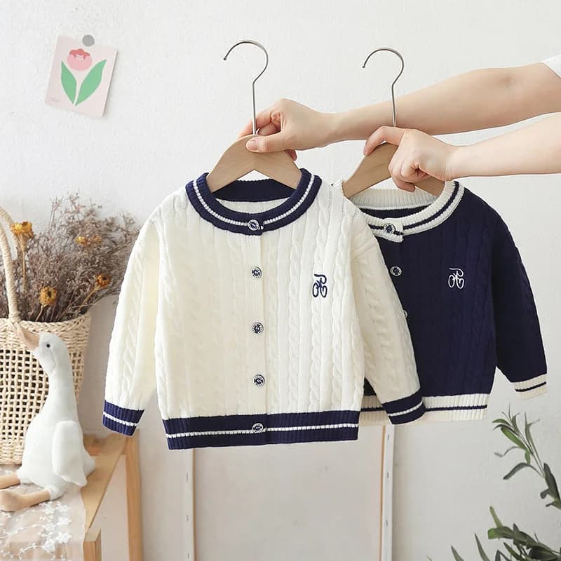 Cardigan twist lavorato a maglia da ragazzo Abiti autunnali Nuovo maglione allentato per bambini Giacca maglione ricamata autunnale da donna per bambini