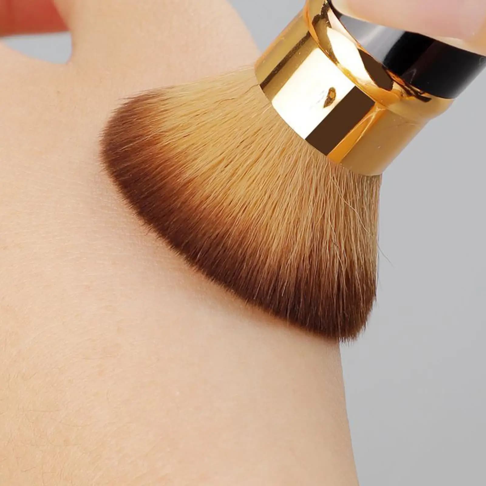 Pennello per trucco Pennelli per trucco portatili con setole morbide per donne per bronzer liquido Lucidatura Crema solare Evidenzia viaggi a casa