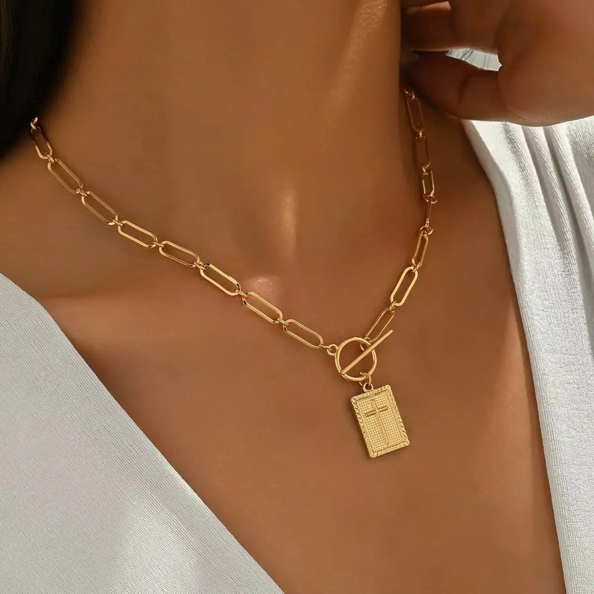 New Retro Cross OT Chain Personalized Exaggerated Light Luxury High-end Clavicle Chain Women Necklace