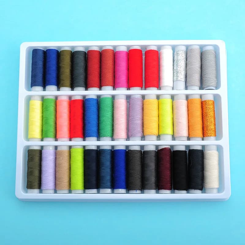 Set di 39 Colori di Filo per Cucito, Rotolo di Filo per Macchina e Ricamo a Mano, Ogni Bobina 100% Poliestere, Resistente per Kit da Cucito Domestico