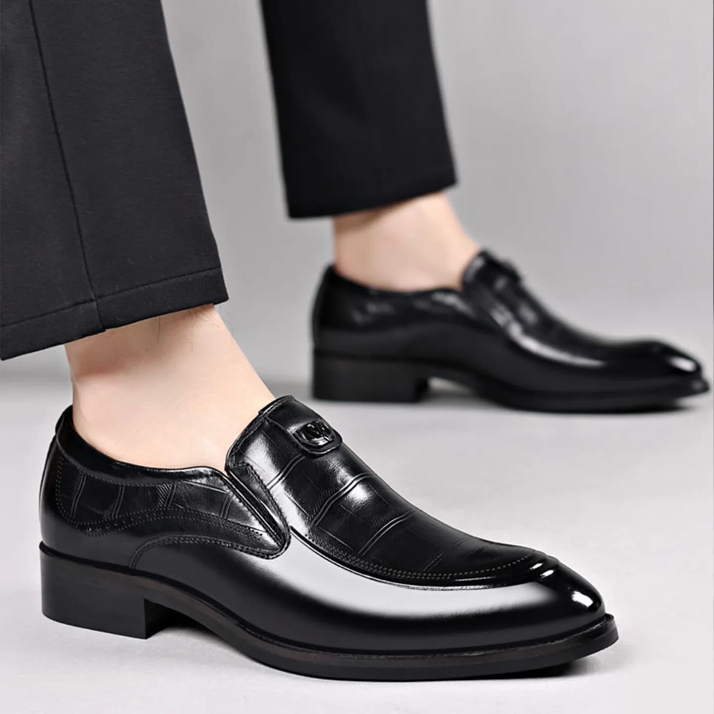 Scarpe da uomo in vera pelle di vacchetta, eleganti, stile britannico, a punta, per matrimonio, con suola morbida, per uomo.