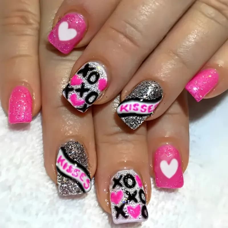 Nuove Unghie Finte Semplici da 24 Pezzi con Glitter a Cuore Rosa Dolce e Fresco, Lunghezza Media, Indossabili - Collezione 2026
