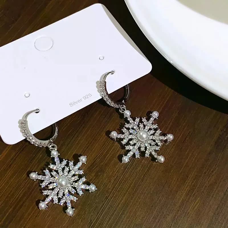 Orecchino di fiocco di neve scintillante alla moda per le donne Squisito zircone lucido imitazione perla Fuochi d'artificio Orecchino Regalo di gioielli per feste di Natale