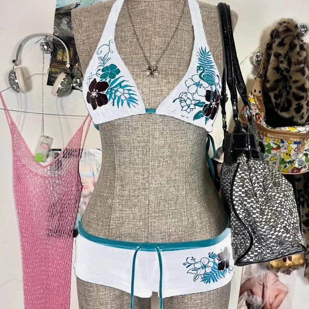 Costume da bagno estivo americano alla moda, bikini casual da strada con stampa floreale a contrasto, gilet e pantaloncini, due pezzi sexy per ragazza piccante