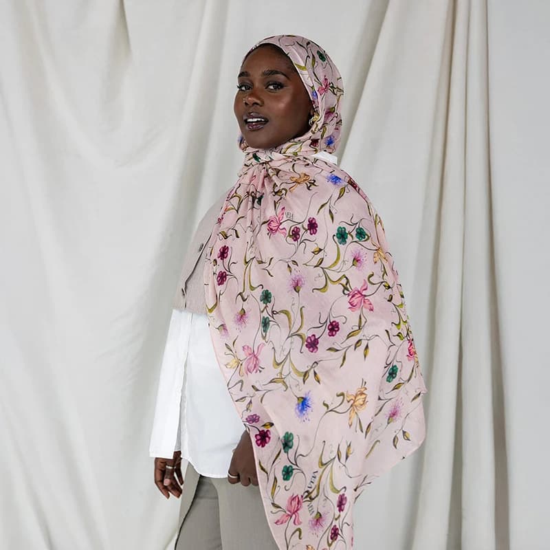 Foulard Hijab Musulmano Floreale Acquerello Leggero Traspirante Elegante Copricapo per Brunch e Incontri nel Weekend