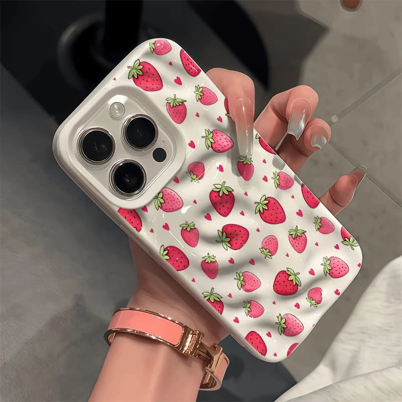 Cover Morbida Antiurto a Onda con Fragole Rosa e Effetto Rugoso per iPhone 17 12 11 14 13 15 16 Pro Max Plus - Collezione Frutta Estiva