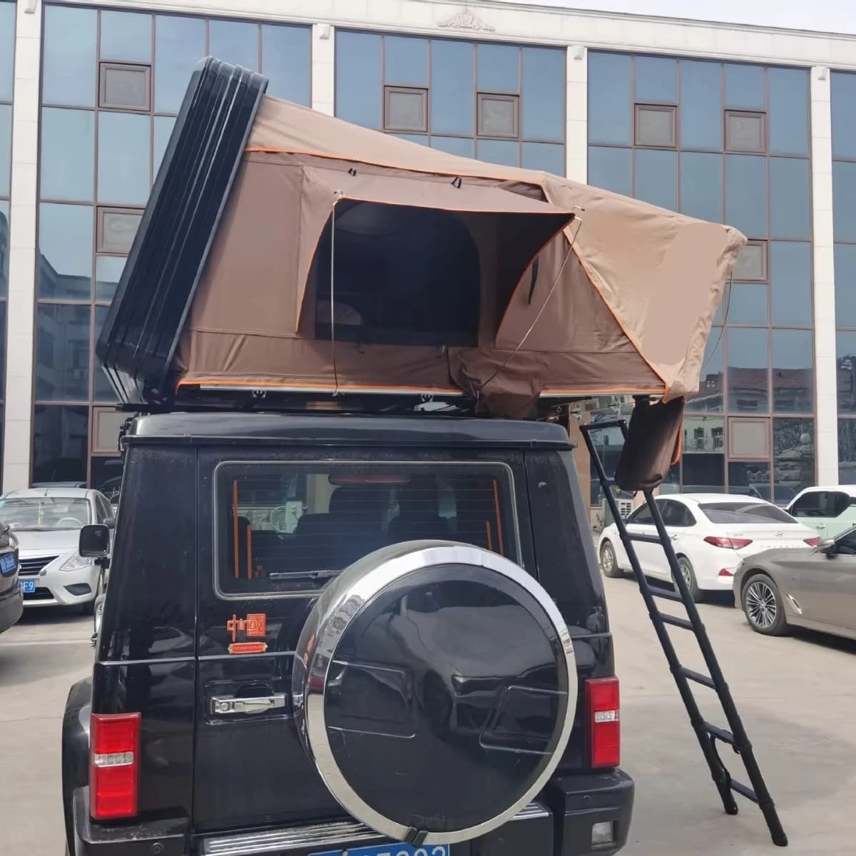 Cina Tenda da tetto per auto con guscio rigido impermeabile per esterni Tenda da tetto SUV per 4 persone, Acquista tenda da tetto per auto da campeggio 4X4 per il campeggio
