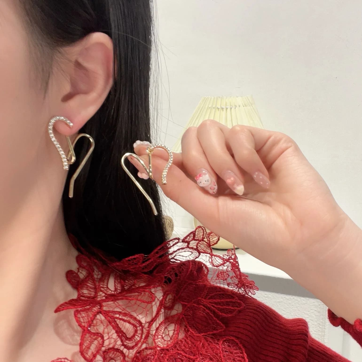 Diamond-set love stud earrings Korean simple and versatile heart-shaped design earrings new light luxury high-end temperament earrings