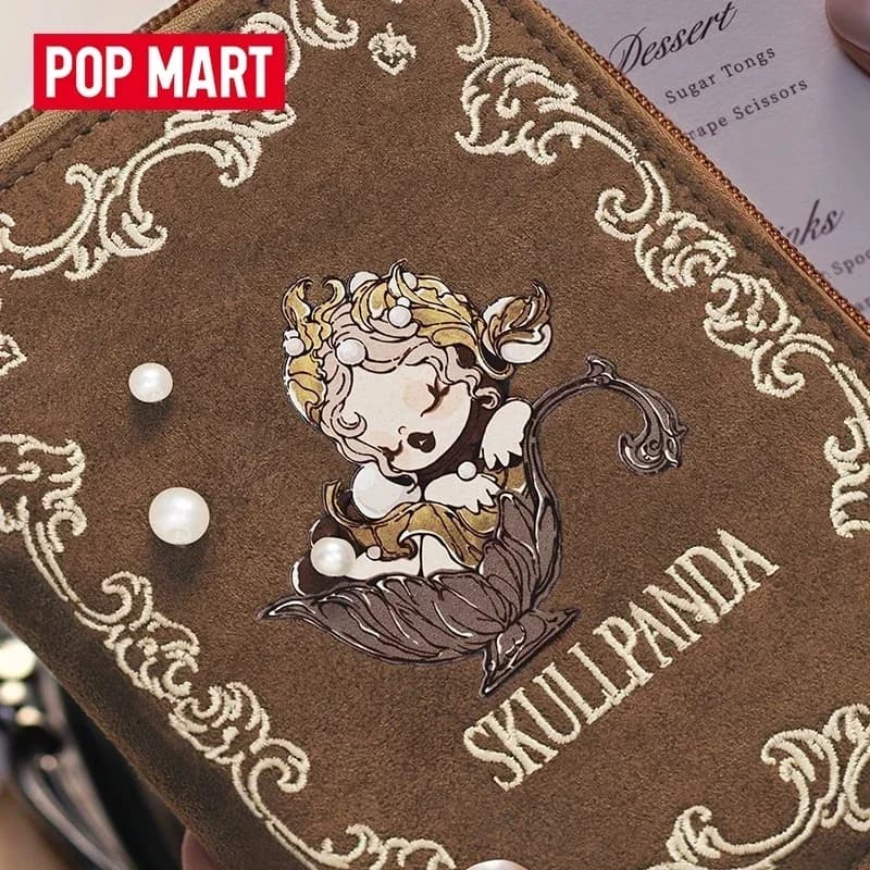 POP MART SKULLPANDA The Party Begins Series Porta passaporto Scatola misteriosa Scatola cieca autentica Indovina giocattoli Borsa Ornamento Figurine Casa