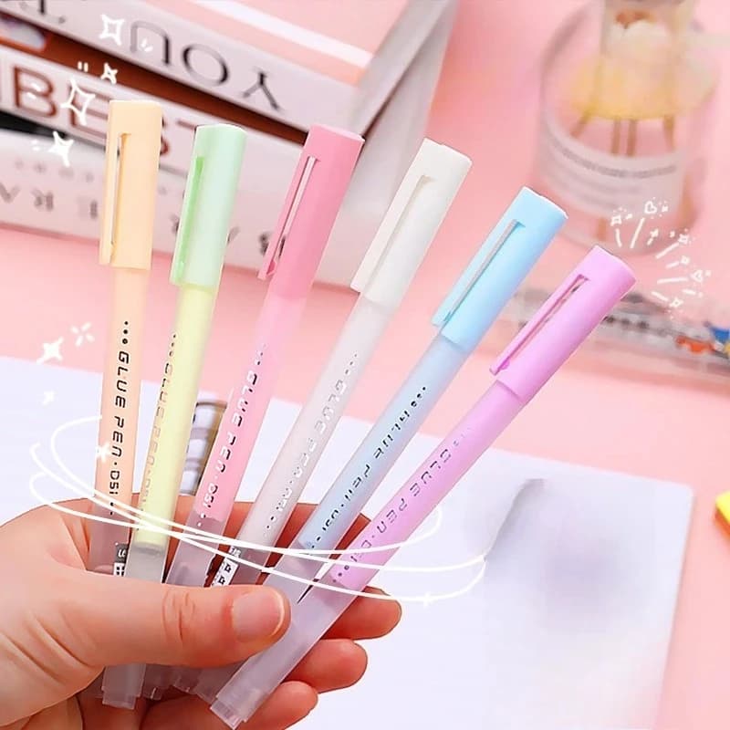 Colla stick solida a forma di penna da 5 colori per bambini Penna adesiva artigianale ad asciugatura rapida per la scuola Fai da te Scrapbooking Strumenti artistici creativi