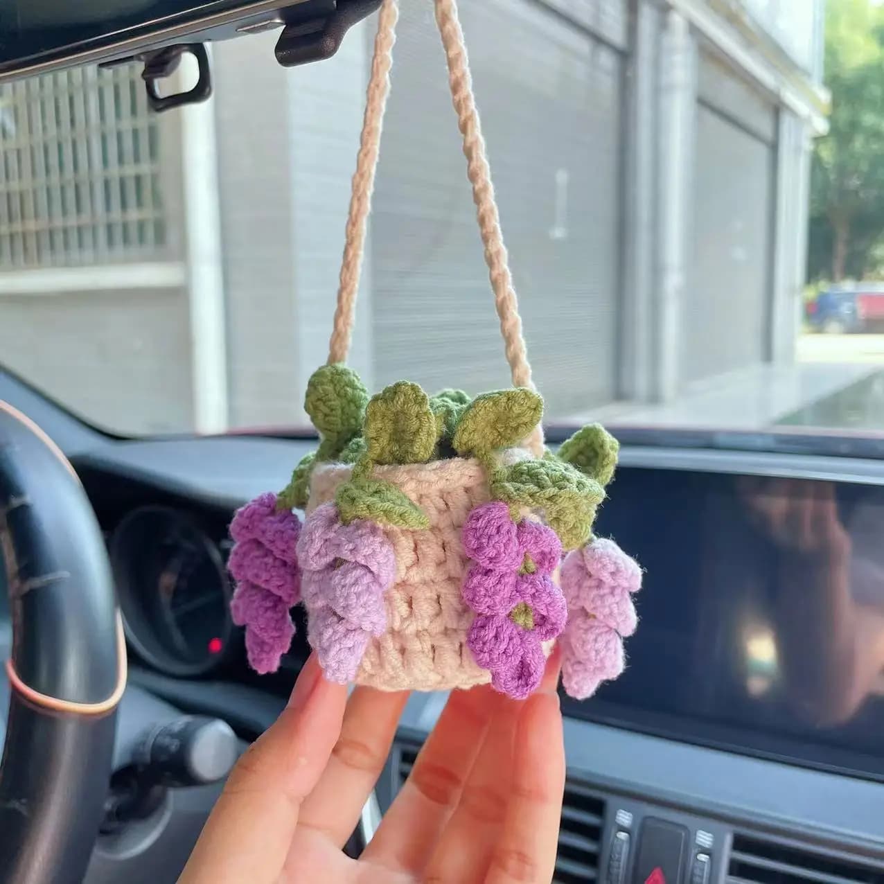 Nuovo 2024 auto ciondolo pianta fiori decorazione auto specchietto retrovisore decorazione gancio all'uncinetto a mano vaso intrecciato pianta appesa