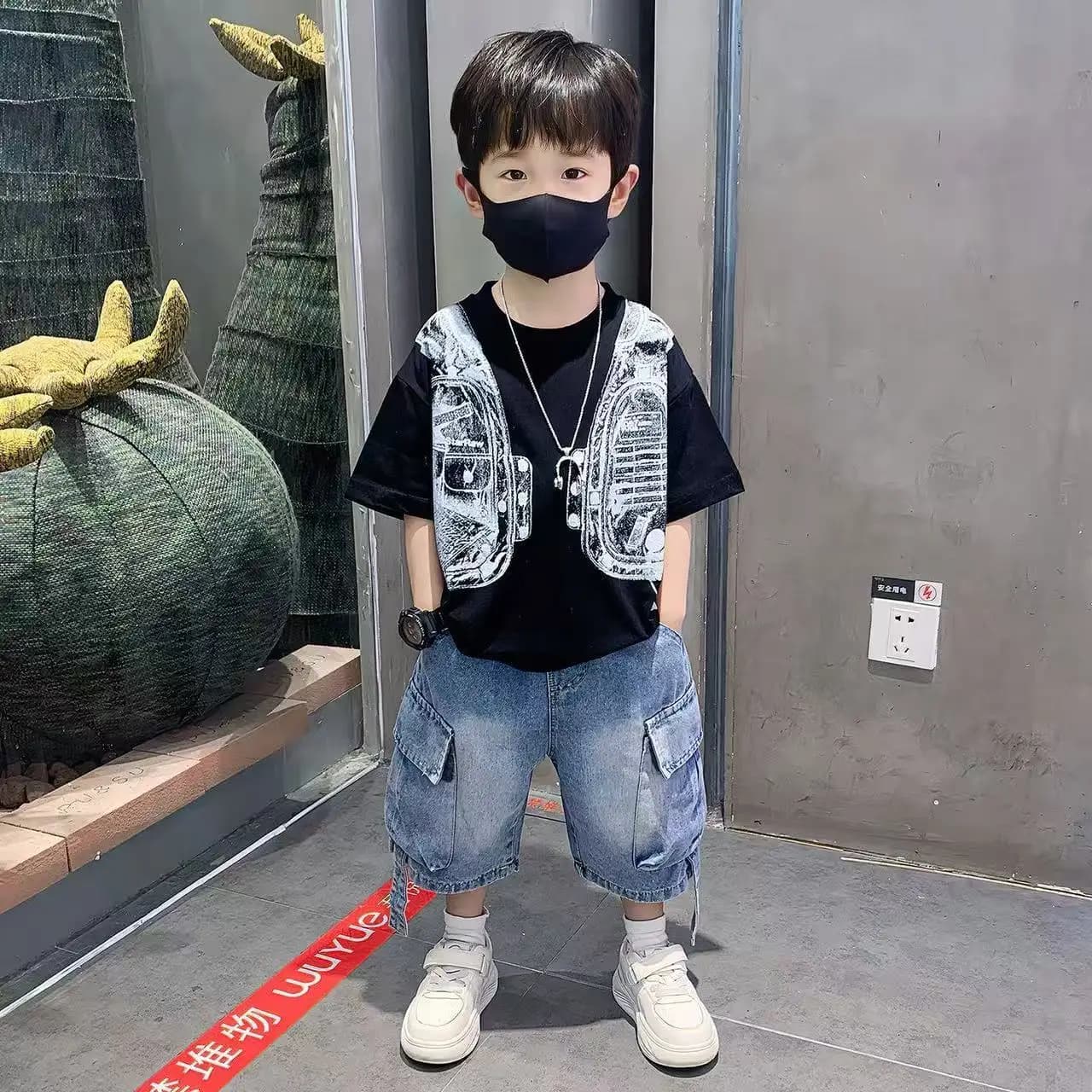 Completo Set Estivo 2026 per Bambini: Nuovo Design Boutique - Camicia a Maniche Corte in Cotone + Pantaloncini Jeans con Tasche (2 Pezzi)