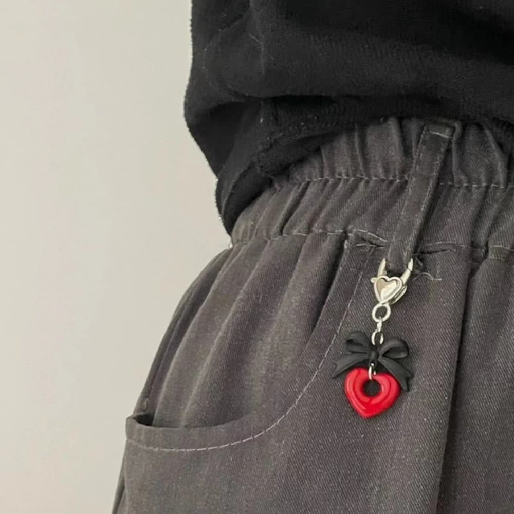 Black Leather Bowknot Red Hollow Heart Keychain Y2K Grunge Fashion Bag Backpacks Hanging Ornament Retro Car Key Chain