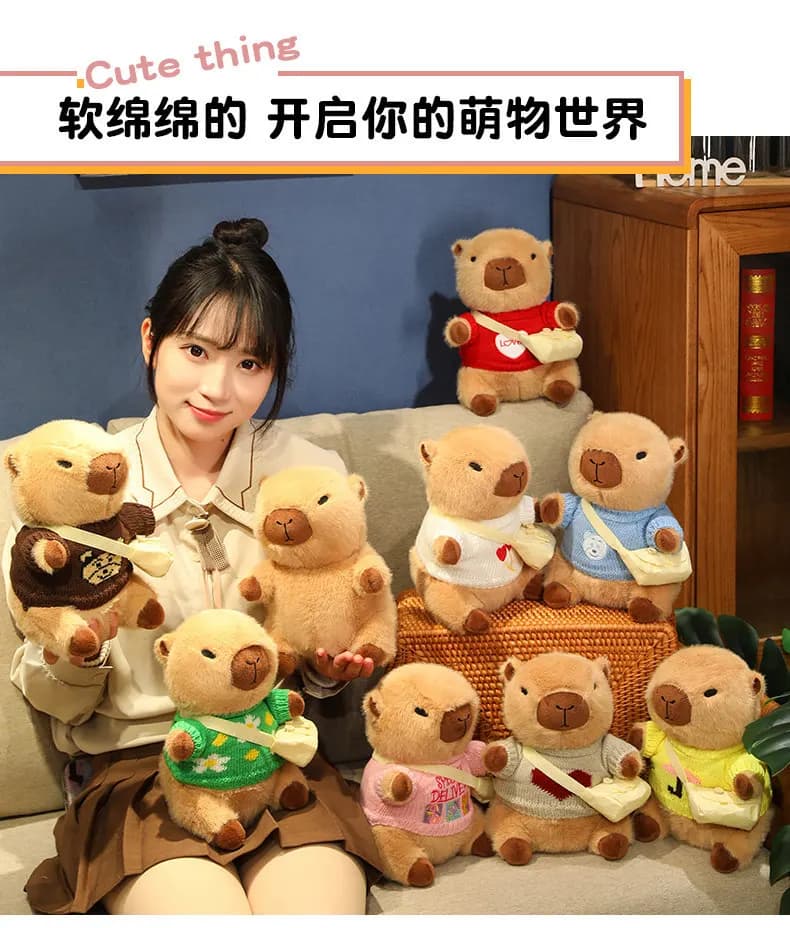 Peluche Kawaii Capibara con Diverse Eleganti Abiti, Morbido Animale Imbottito, Simpatica Bambola Cartoon, Peluche Trendy, Decorazione e Regalo per Amici