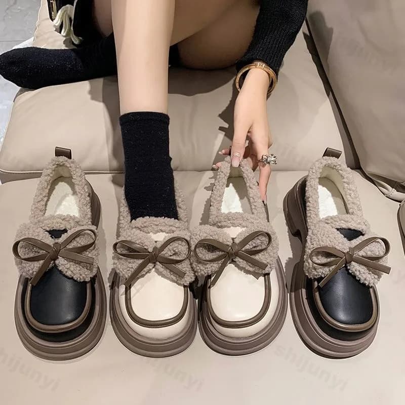 Moda Bow Knot Scarpe in pelle da donna 2025 Inverno Nuovo peluche Addensare Comfort Scarpe calde Aumento di altezza Mocassini antiscivolo per esterni