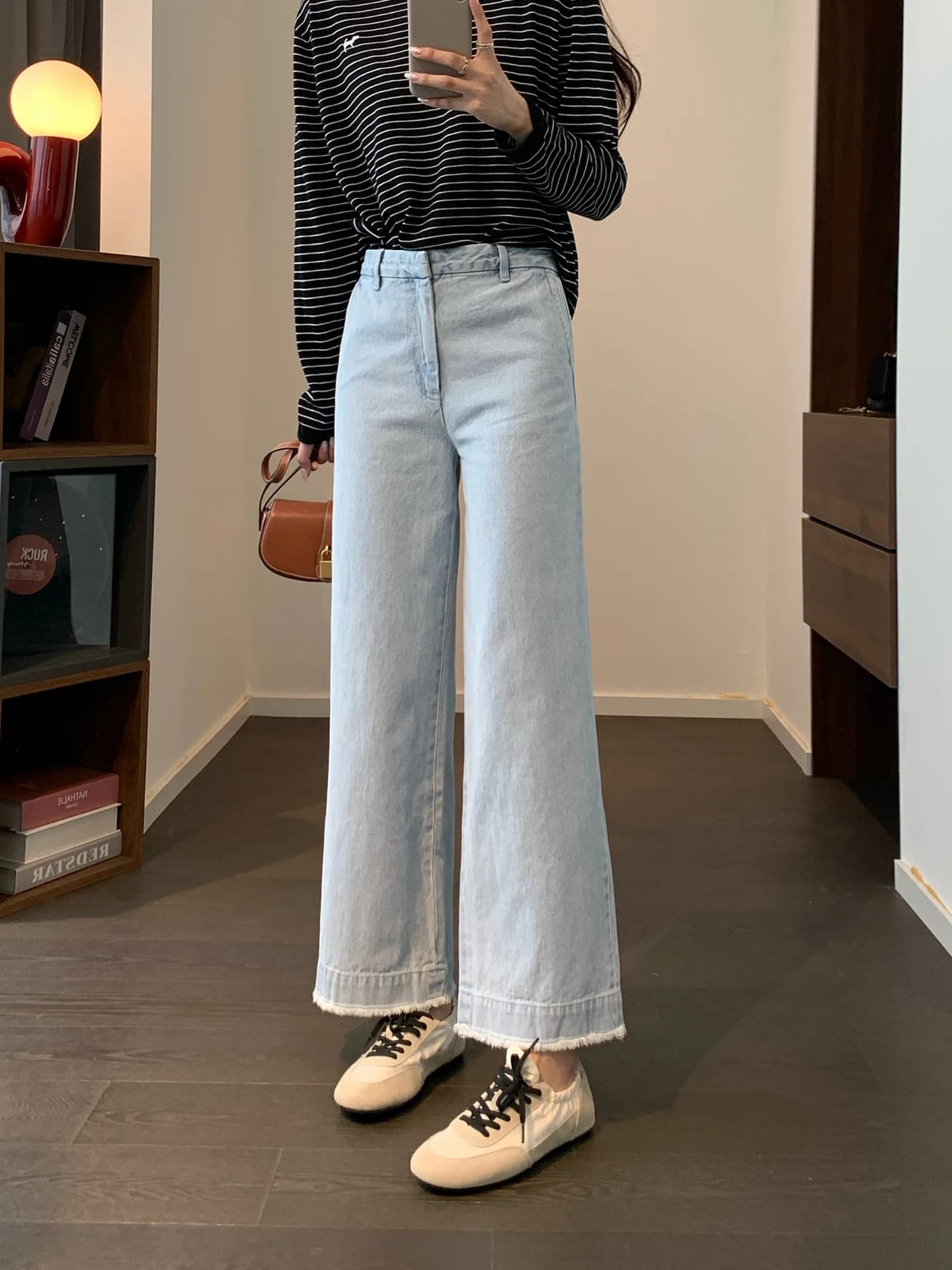 Jeans Casual da Donna alla Moda a Vita Alta, Gamba Larga, Taglio Dritto, Blu Chiaro, con Orlo Sfilacciato in Cotone, per Primavera