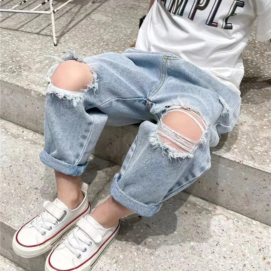 Jeans indossati per bambini estivi per ragazzi e ragazze primavera 2023 nuovi pantaloni lunghi per bambini alla moda edizione coreana Trend Kids