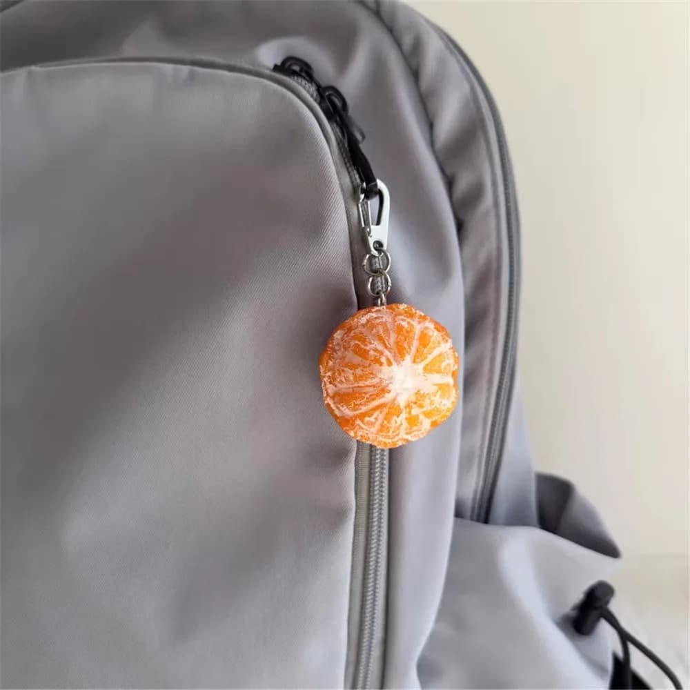 Portachiavi realistico a forma di arancia semi-sbucciata in 3D, grazioso accessorio per zaino da ragazza, piccolo regalo creativo, perfetto per studenti