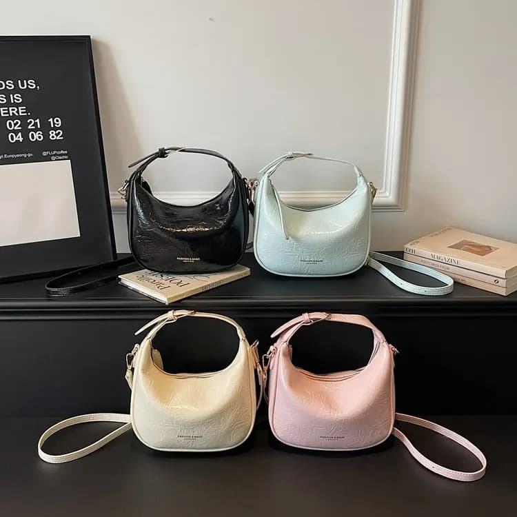 Borsa fasciatoio minimalista da donna, elegante borsa a tracolla, tote vintage di lusso in pelle di design per un look alla moda.