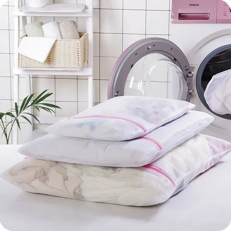 Set di 3 sacchetti rosa con cerniera in rete fine per lavatrice, per la separazione dei capi e la cura speciale dei tessuti.