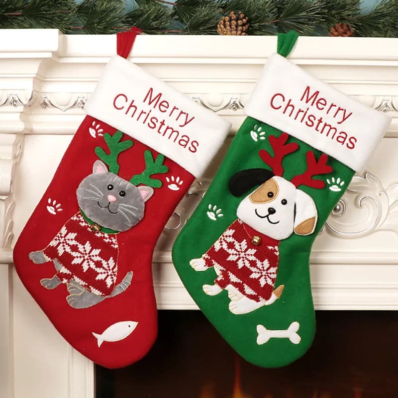 Calza natalizia per animali domestici per cani gatti, borsa regalo per calzini per animali dei cartoni animati, decorazioni natalizie per appendere l'albero di Natale