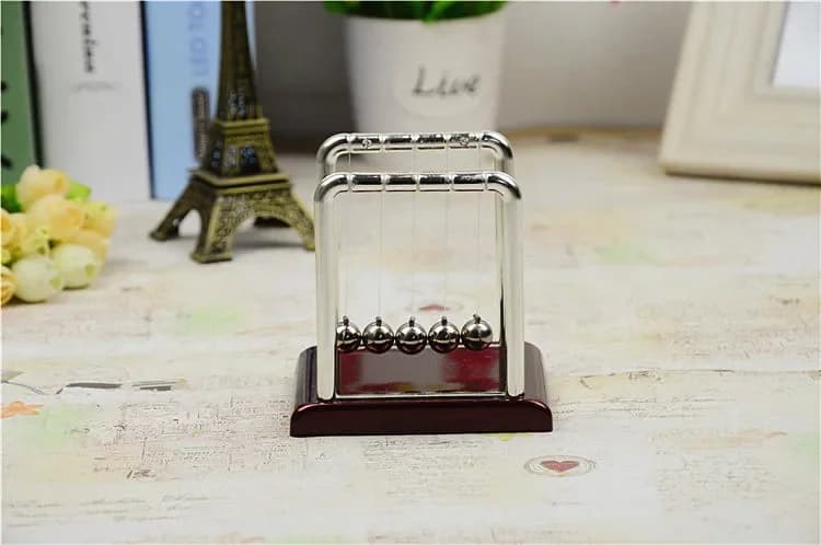 Stili europei Pendolo di Newton Design semplice Sfera di Newton Sfera di equilibrio in acciaio Base in plastica Fisica Scienc